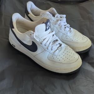 Nike Men's White and Black Sneakers